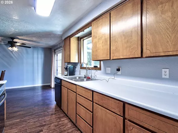 Mc Minnville, OR 97128,211 NE KINGWOOD ST