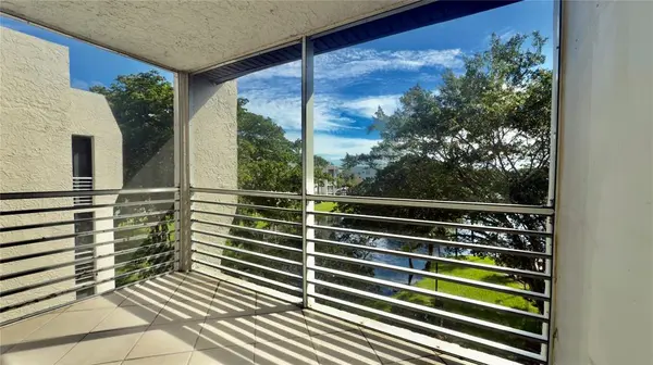 9340 Lagoon Pl #403, Davie, FL 33324