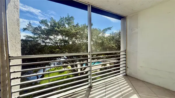 Davie, FL 33324,9340 Lagoon Pl #403