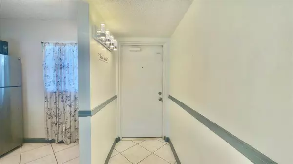 Davie, FL 33324,9340 Lagoon Pl #403