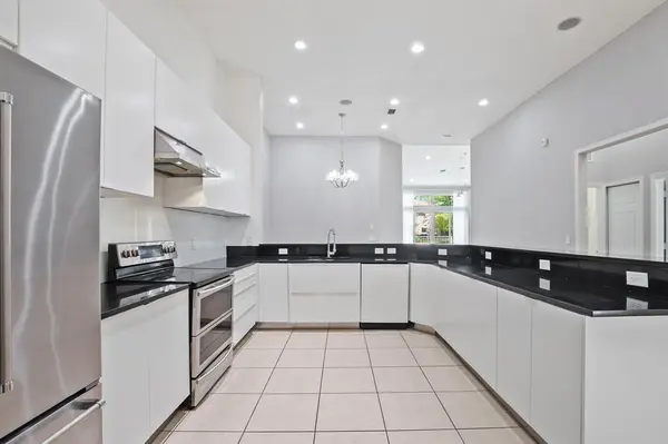 Davie, FL 33325,816 W Village Circle #1