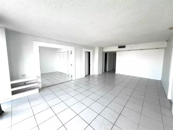 Aventura, FL 33180,20515 E Country Club Dr #1541