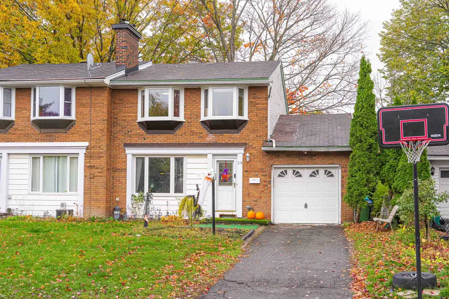 29 Cymbeline DR, Bells Corners And South To Fallowfield, ON K2H 7X9