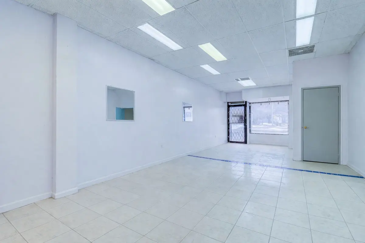 Toronto E03, ON M4B 1N4,2877 St Clair AVE E