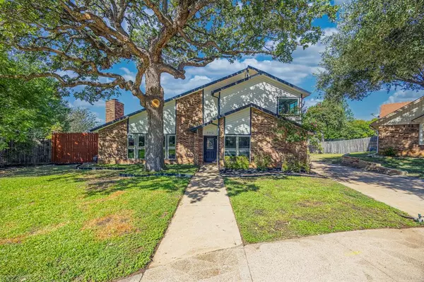 2112 Oakmeadow Place, Bedford, TX 76021