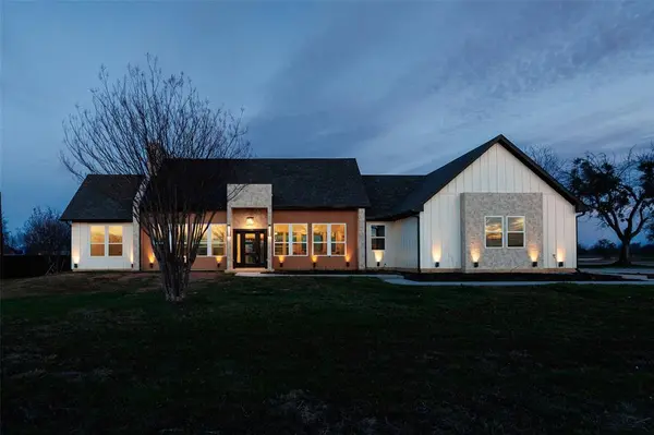 7404 N Sundance Drive, Joshua, TX 76058