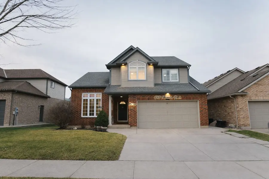 6978 Shannon DR, Niagara Falls, ON L2H 3N7