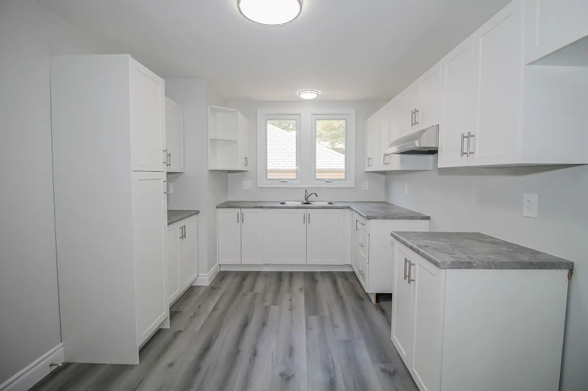 Welland, ON L3C 3W6,378 Thorold RD