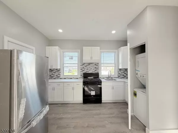 46 Hayward Ave, Carteret Boro, NJ 07008