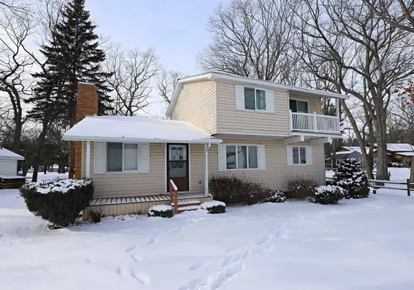 725 S Crescent AVE, Au Gres, MI 48703