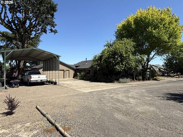 210 S 2ND ST, Carlton, OR 97111