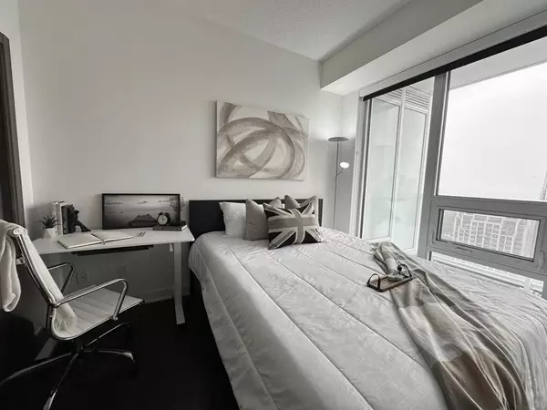 Toronto C01, ON M5V 0N2,19 Bathurst ST #3915