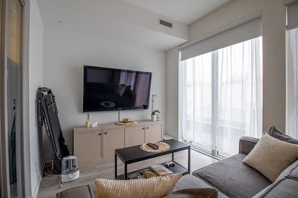 Toronto C03, ON M5P 0A6,2020 Bathurst ST #326