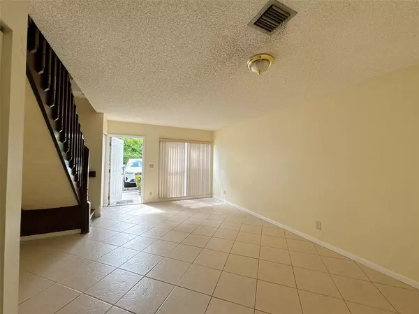 Coral Springs, FL 33071,9784 NW 14th St