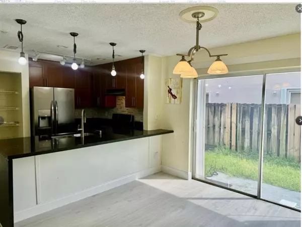 Davie, FL 33314,4241 SW 72nd Ter