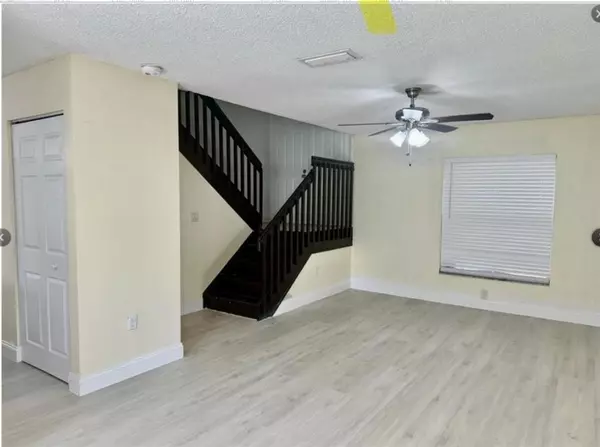 Davie, FL 33314,4241 SW 72nd Ter