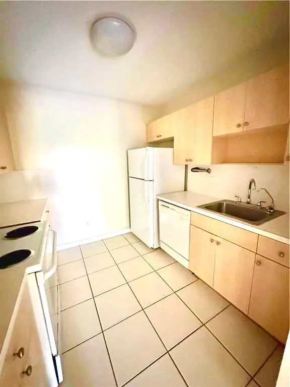 Deerfield Beach, FL 33441,760 SE 2nd Ave #D112