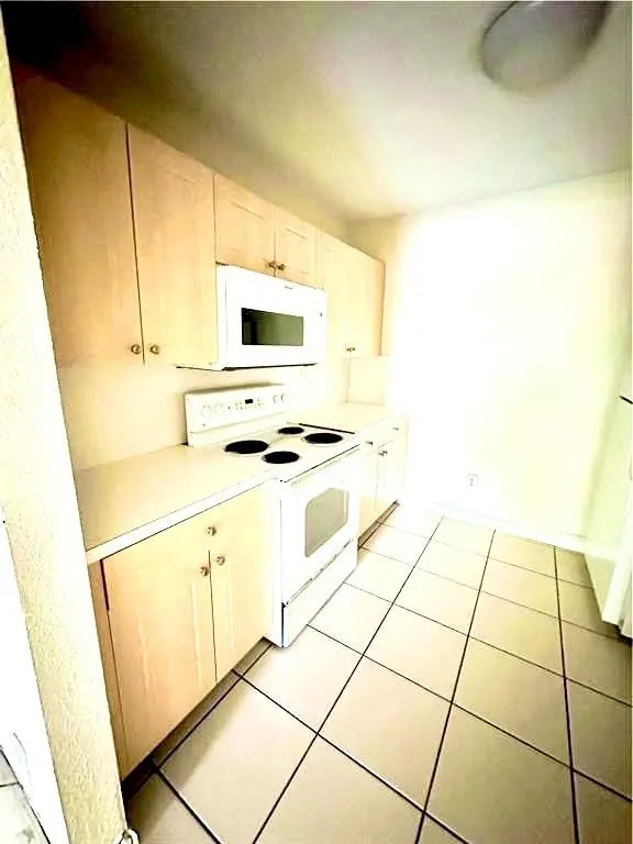 Deerfield Beach, FL 33441,760 SE 2nd Ave #D112