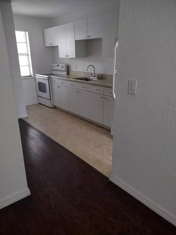 Stuart, FL 34994,1021 SE Monterey Rd #A40