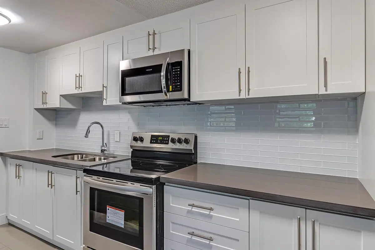 Mississauga, ON L4T 3M9,7555 Goreway DR #254