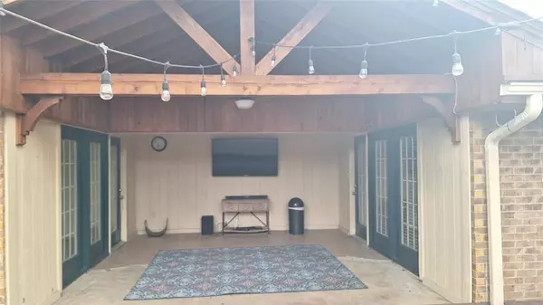 Bedford, TX 76021,2813 Woodpath Lane