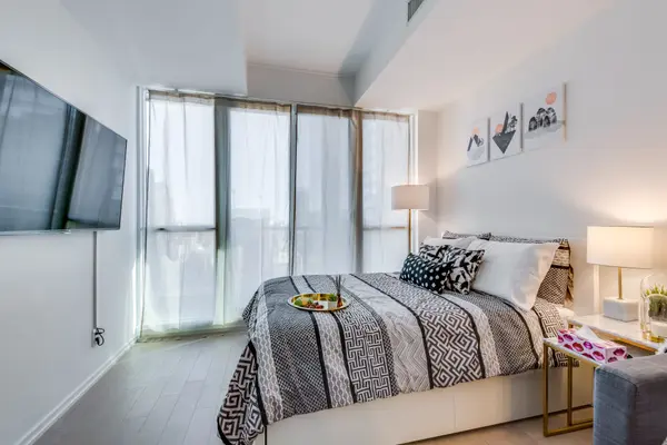 Toronto C01, ON M5H 0B1,70 Temperance ST #2505