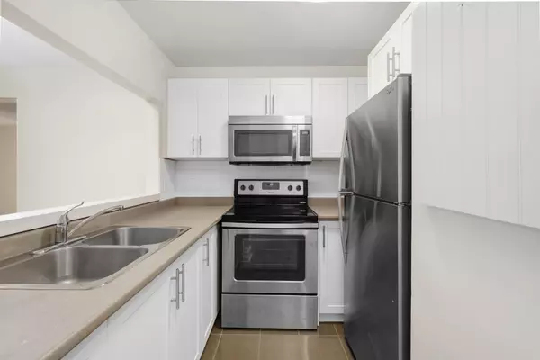 Barrie, ON L4M 2P7,170 Grove ST E #101