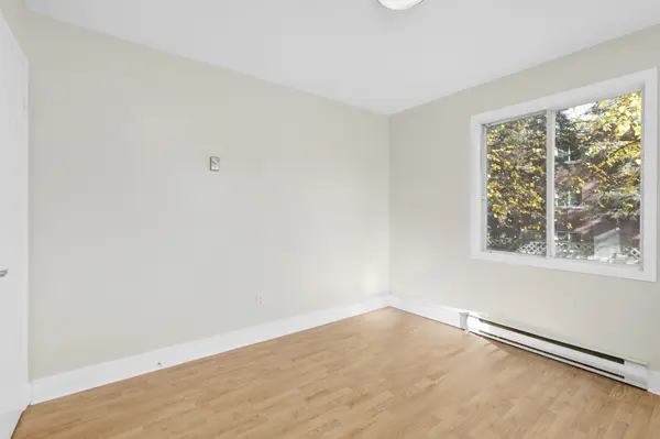 Barrie, ON L4M 2P7,174-178 Grove ST E #14