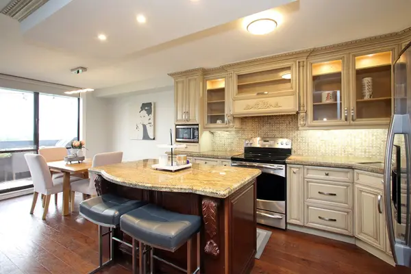 11 Wincott DR #1508, Toronto W09, ON M9R 2R9