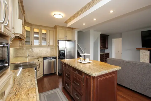 11 Wincott DR #1508, Toronto W09, ON M9R 2R9