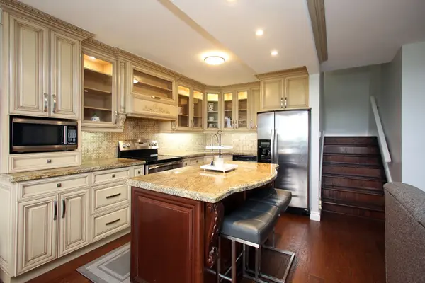 Toronto W09, ON M9R 2R9,11 Wincott DR #1508