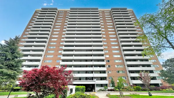 Toronto W03, ON M6N 4X7,270 Scarlett RD #813