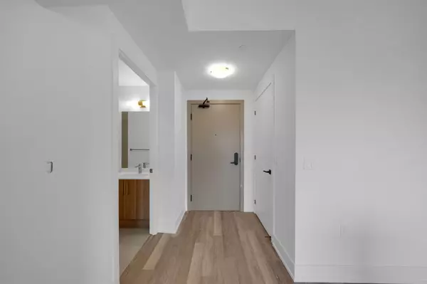 King, ON L7B 0R6,2075 King RD #203