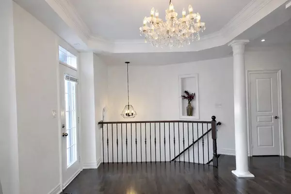 Aurora, ON L4G 0E2,40 Chapman CT