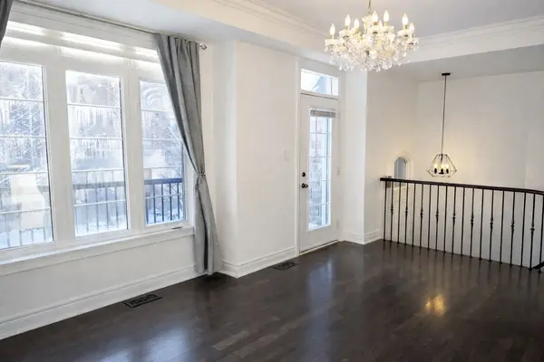 Aurora, ON L4G 0E2,40 Chapman CT