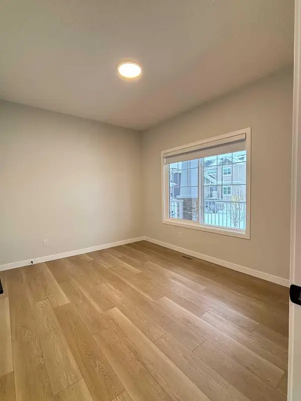 Airdrie, AB T4B 5K5,2762 Baywater LNDG