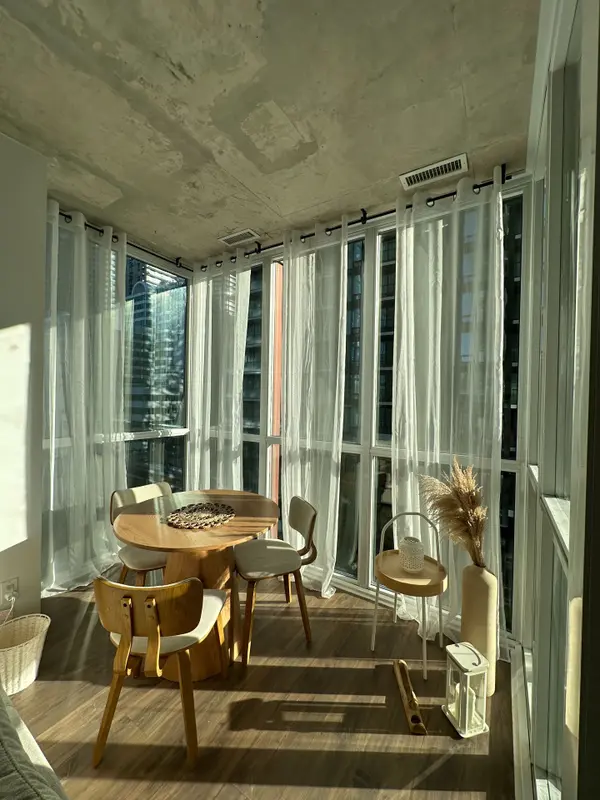 Toronto C01, ON M5V 2G3,88 Blue Jays WAY #1002