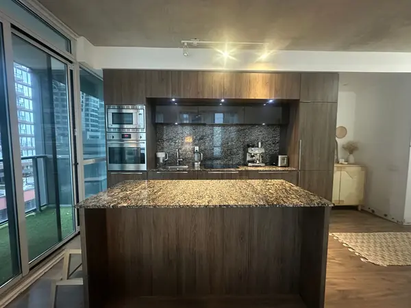 Toronto C01, ON M5V 2G3,88 Blue Jays WAY #1002