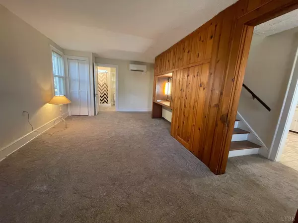 Bedford, VA 24523,1008 Hampton AVE