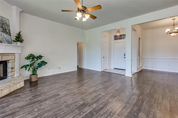 Arlington, TX 76001,803 W Lonesome Dove Trail