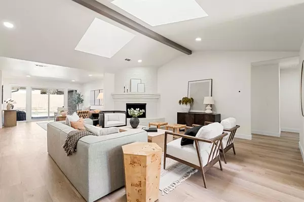 Dallas, TX 75243,9376 Briarhurst Drive