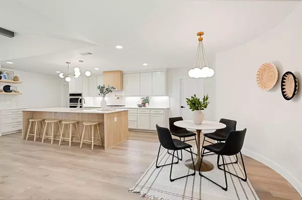 Dallas, TX 75243,9376 Briarhurst Drive