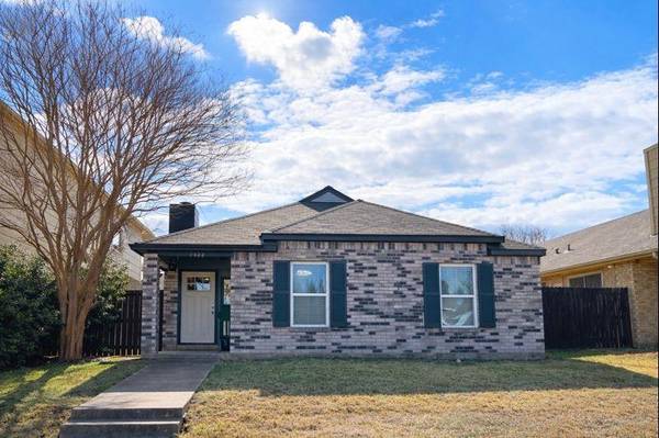 1322 Maplewood Drive, Lewisville, TX 75067