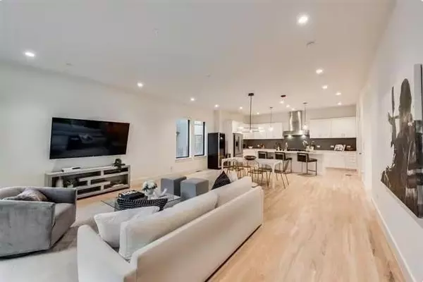 Dallas, TX 75219,2633 Reagan Street #106