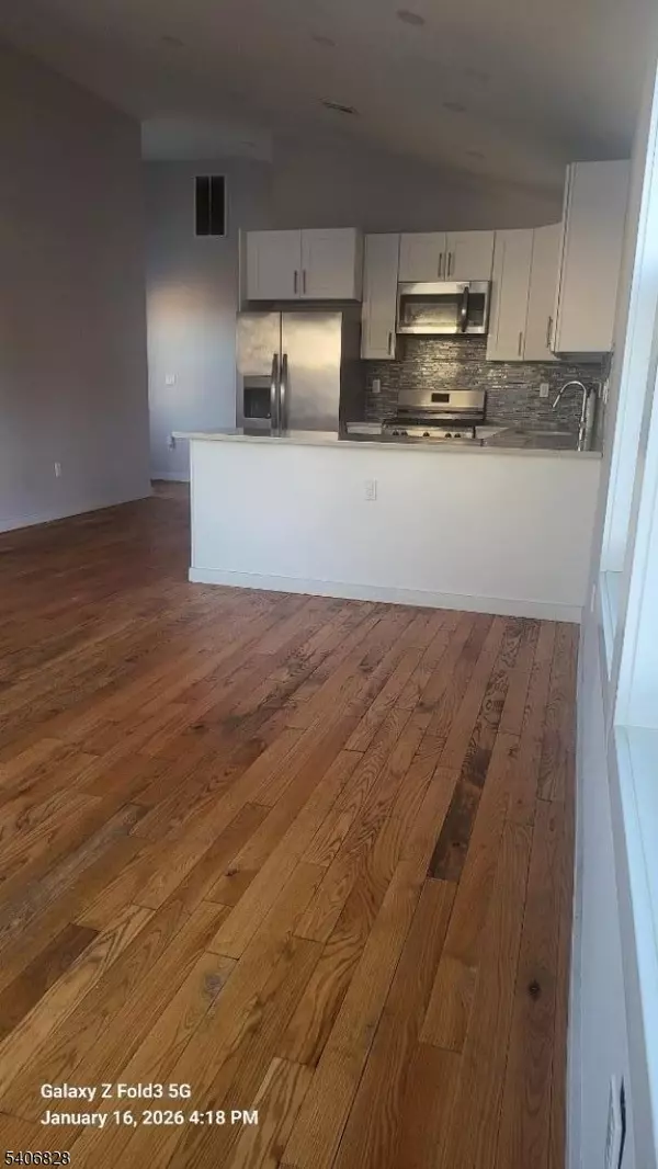 Newark City, NJ 07112,10 Shaw Ave #2