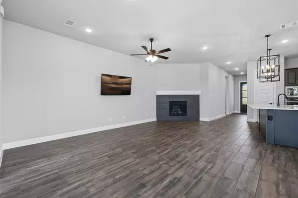 Arlington, TX 76005,4760 Kings Garden Parkway