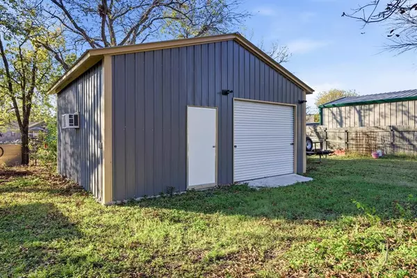 1004 Usher Street, Benbrook, TX 76126