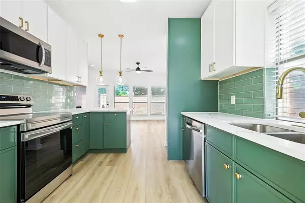 1800 Hyde Park Court, Flower Mound, TX 75028