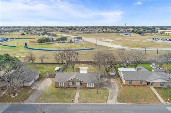 Hewitt, TX 76643,425 Lindenwood Lane W