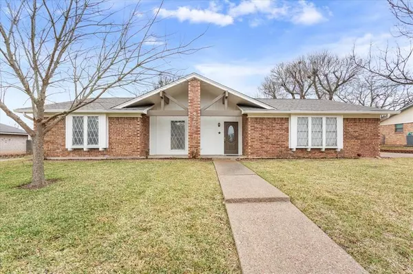 Hewitt, TX 76643,425 Lindenwood Lane W